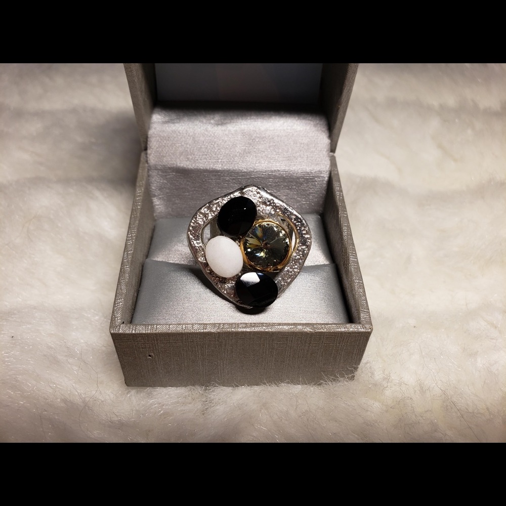 J Jansen Handcrafted Women’s Open Clasp Ring
